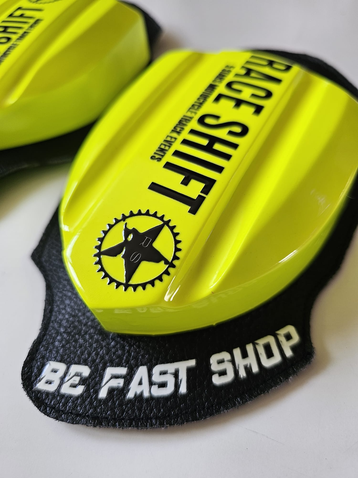Wooden knee sliders RACE SHIFT - PRO V2 - LIMITED EDITION (reverse velcro available) - Image 3